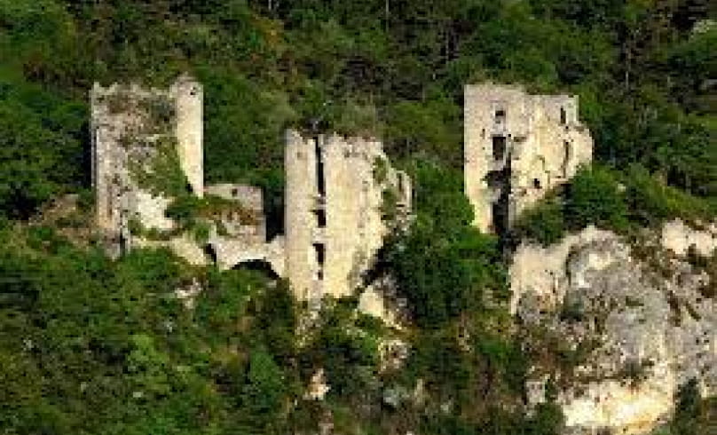 Les ruines du château féodal